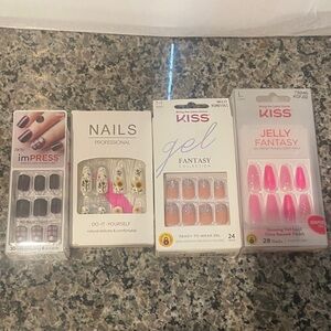 Nail Bundle NWT (set of 4)